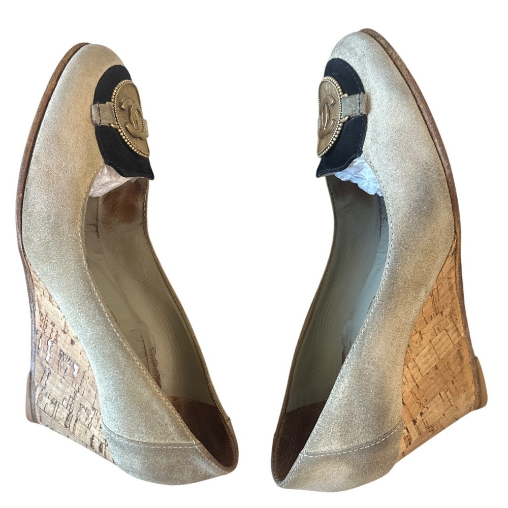 Chanel 11P Beige Black CC Medallion Cork Wedge Pumps EU 37.5 Vintage - Picture 7 of 12